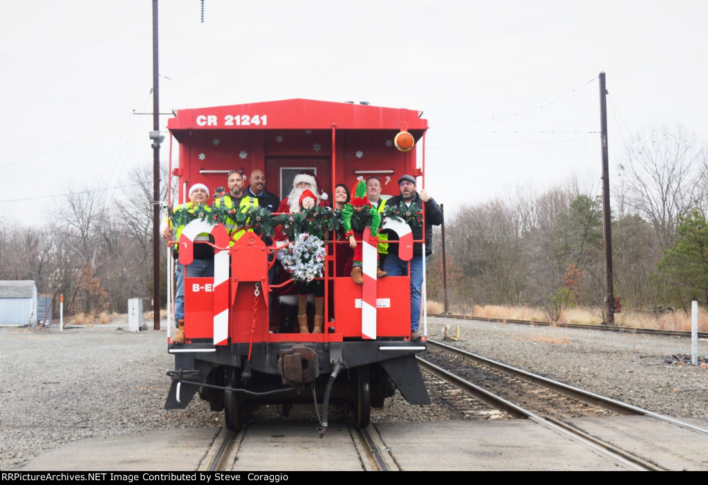 Sanat  Mrs. Claus,  elves Train Crew, Conrail Execs Pose for a picutre. 